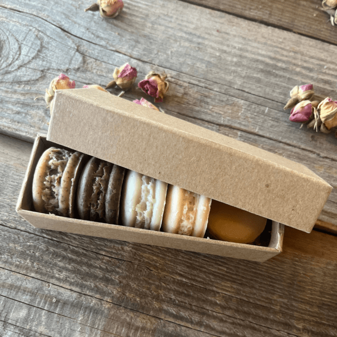 Coffret 5 savons macarons artisanaux Sur une Branche en boîte kraft, fabrication française à Chazell