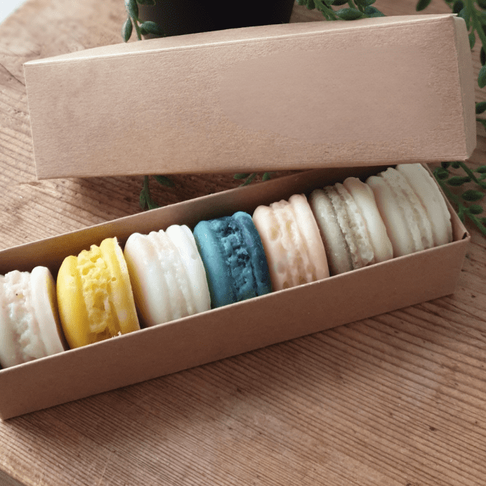 Coffret de savons macarons colorés en boîte kraft, Sur une Branche.
