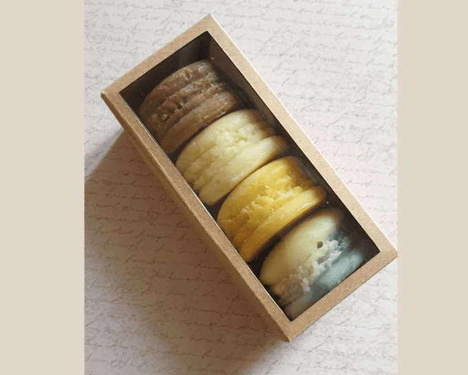 Coffret de 5 savons artisanaux macarons colorés, Sur une Branche.