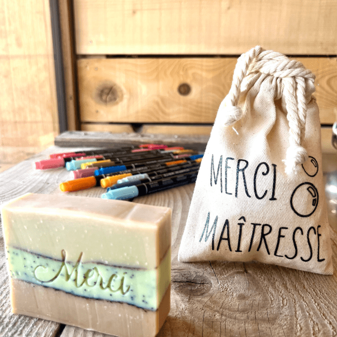 Savon artisanal personnalisé “Merci” avec pochon cadeau “Merci Maîtresse”, idée cadeau de fin d’anné