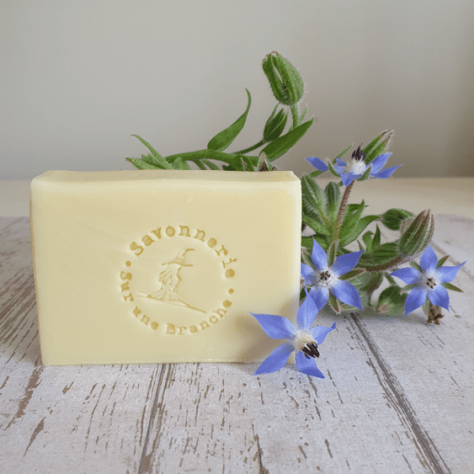 Savon surgras à la bourrache avec fleurs fraîches