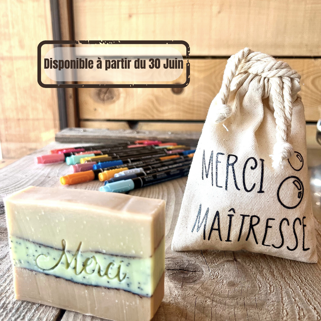 Savon artisanal gravé "Merci" avec pochon en coton personnalisé "Merci maîtresse", idée cadeau de fin d’année scolaire.